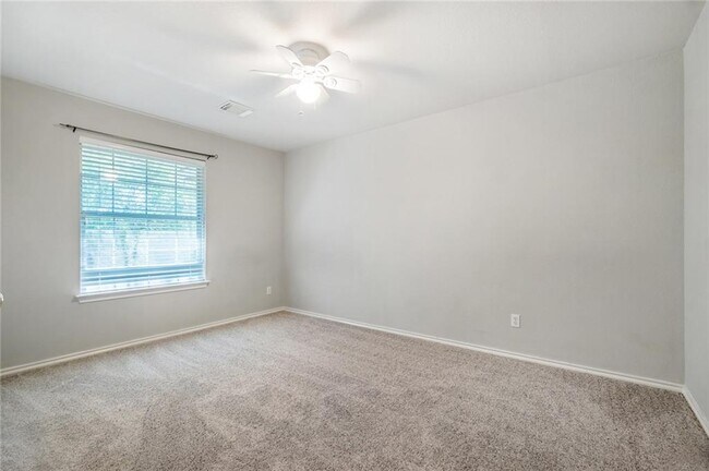 Building Photo - 4229 Kingsburg Dr