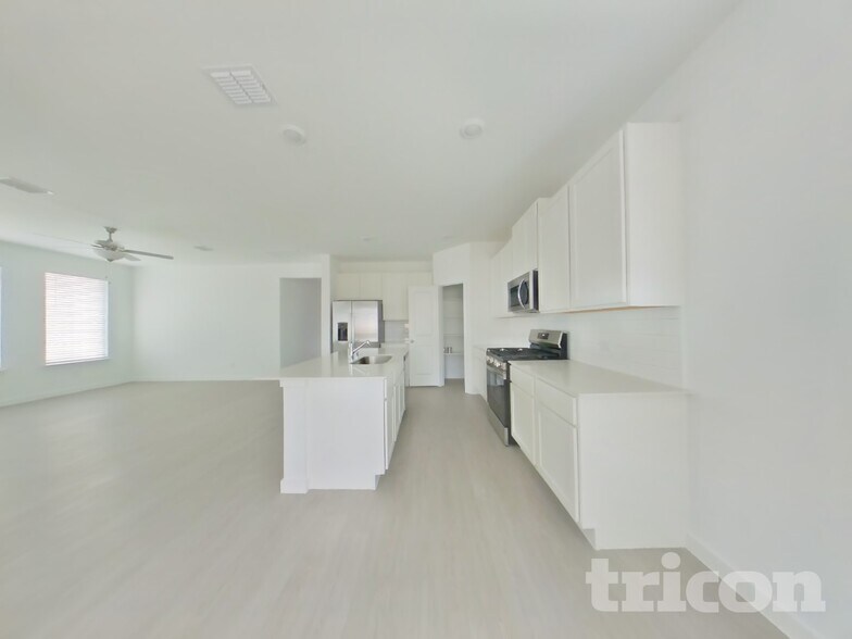 Building Photo - 10113 Regal Bnd Ln