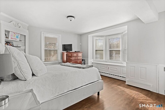 Building Photo - 234 Linwood Ave