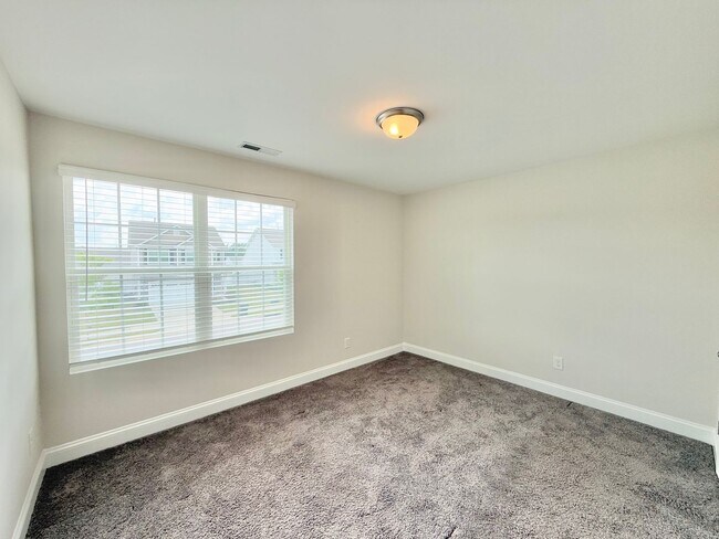 Building Photo - Modern 3BD, 2.5BA Raleigh Home in a Great ...