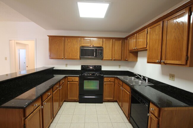 Building Photo - Available - Charming 2-bedroom, 2.5-bath townhome