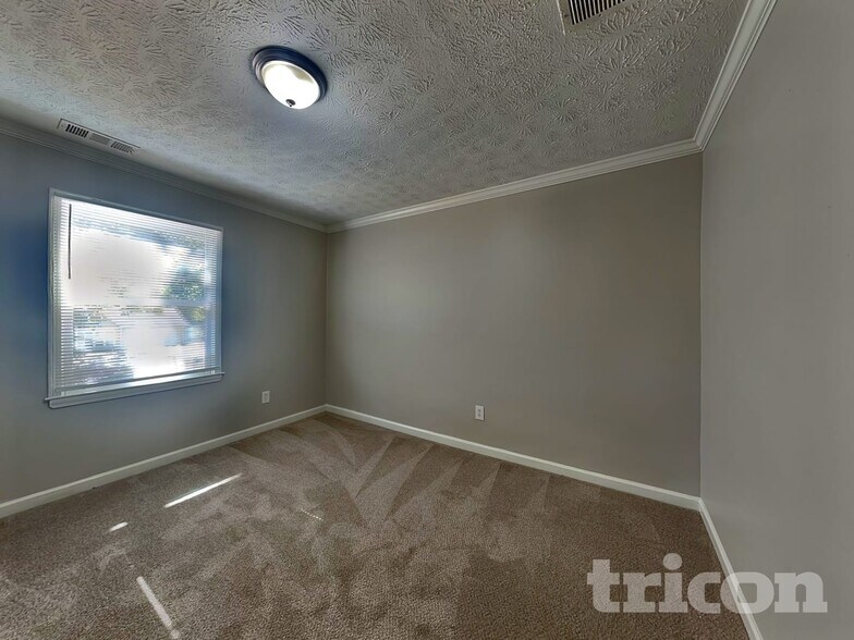 Building Photo - 60 Beaverdam Ct