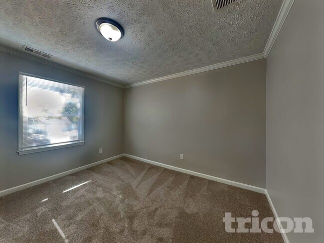 Building Photo - 60 Beaverdam Ct