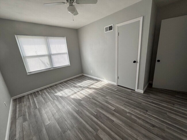 Building Photo - Section 8 welcome