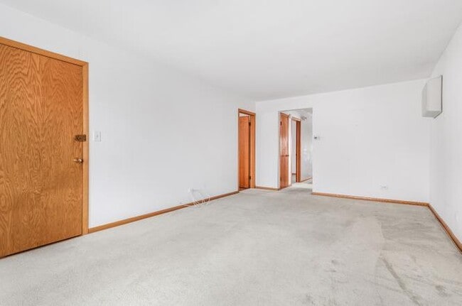 Building Photo - 2520 N Neva Ave