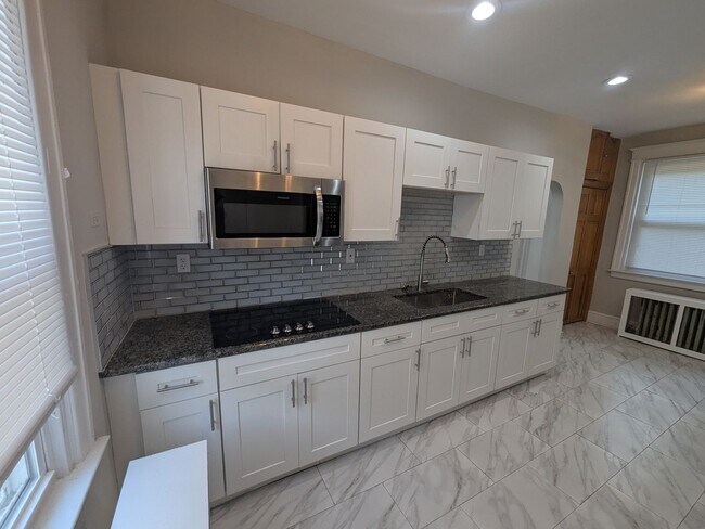 Building Photo - Detached Home - Oak Lane