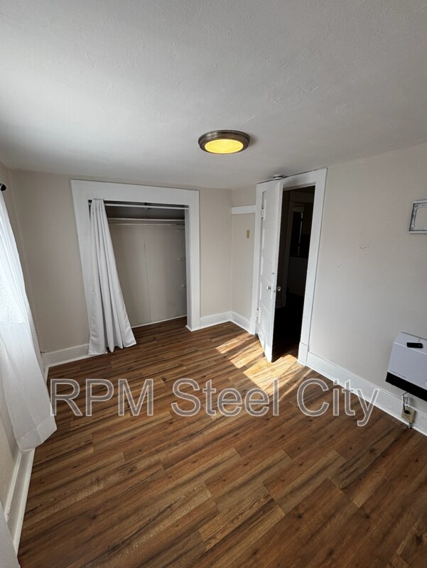 Building Photo - 1938 E 6th St