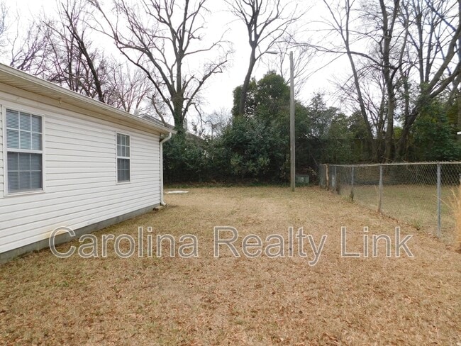 Building Photo - 416 E 19th St