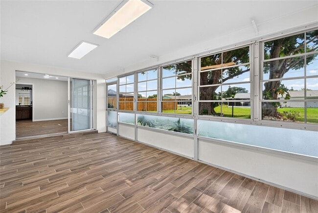 Building Photo - 430 Sunnyside Dr