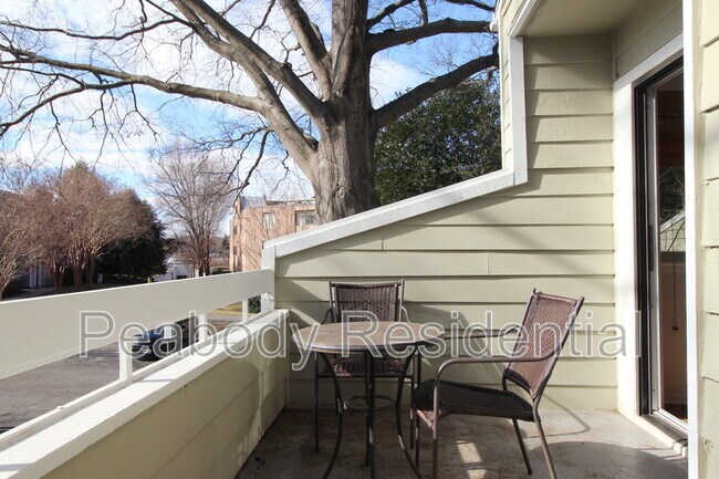 Building Photo - 1956 Villaridge Dr