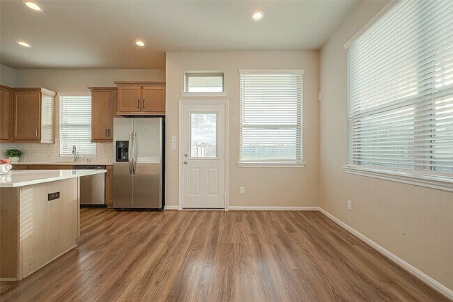 Building Photo - 8700 Laurel Crest Dr