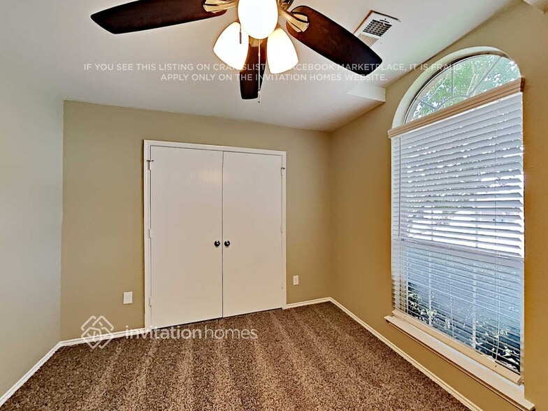 Building Photo - 819 W Lonesome Dove Trail