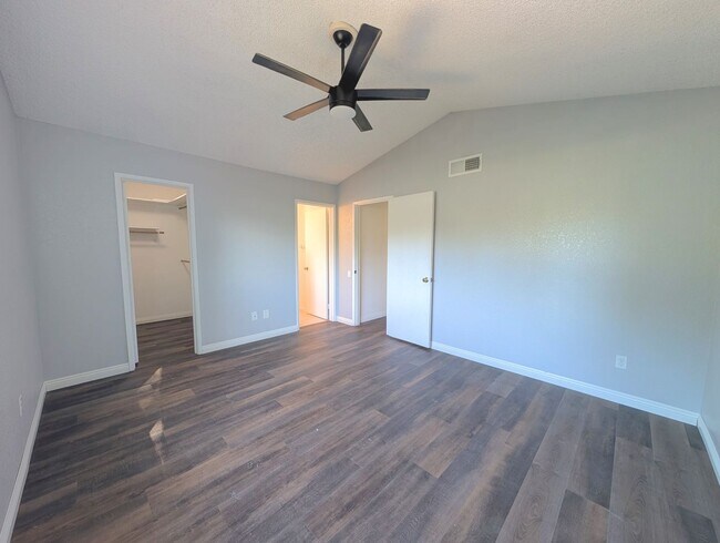 Building Photo - Gorgeous Single Family Home!
