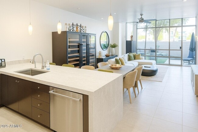 Building Photo - 15215 N Kierland Blvd