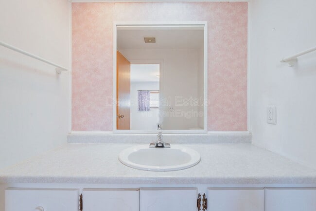 Building Photo - 10675 N Kilimanjaro Ave