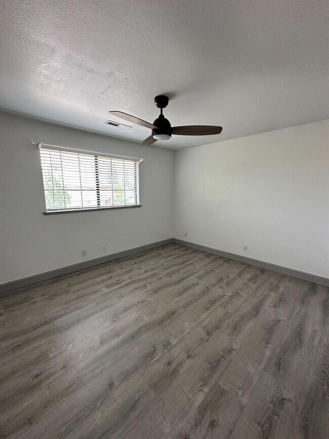 Building Photo - 3040 Boulder Ave