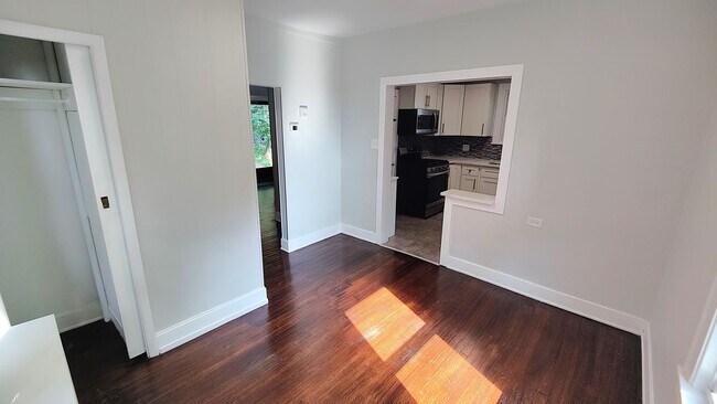 Building Photo - 542 N Fairmount St