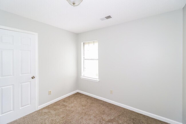 Building Photo - 6349 Valleydale Dr
