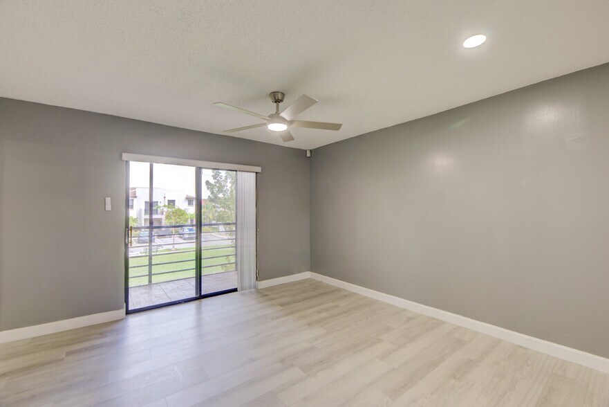 Building Photo - 851 NE 209th Terrace