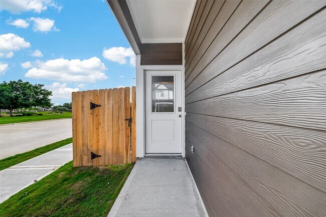 Building Photo - 3554 Shearwater St