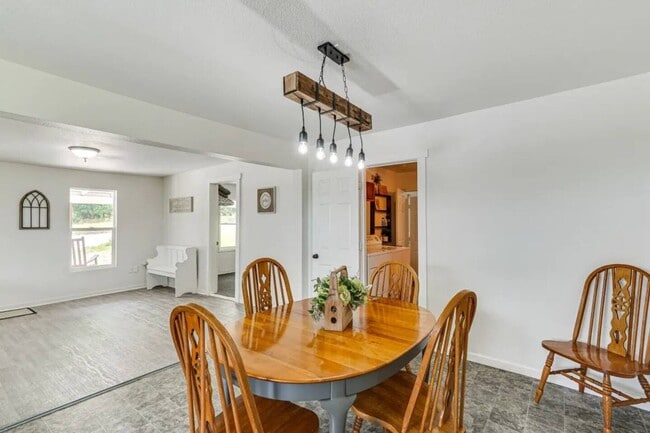 Building Photo - 3101 Bagnell Dam Blvd