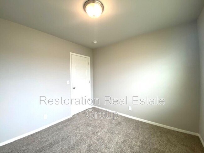 Building Photo - 10010 E 108th Pl N