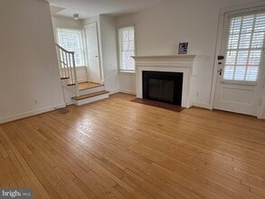 Building Photo - 2115 N Potomac St