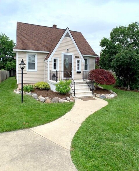 Building Photo - 3235 Prairie Ave