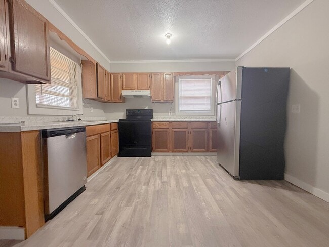 Building Photo - 3-Bedroom Single-Family Home with Hardwood Floors and Carport in Sparta