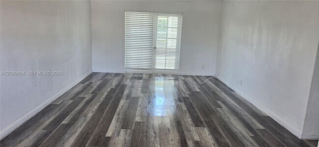 Building Photo - 20201 NE 29th Ct