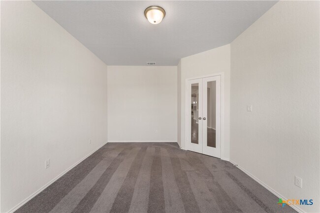 Building Photo - 942 Blue Violet