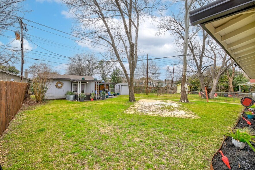 Building Photo - 6004 Libyan Dr