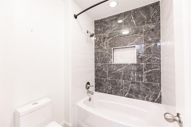 Building Photo - 25951 Ravenside Dr