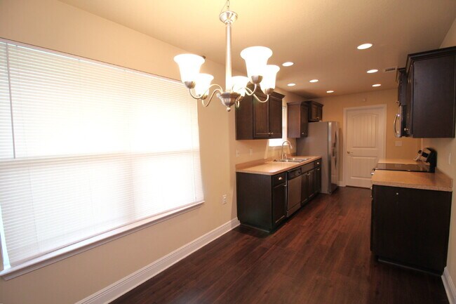 Building Photo - 3BR/2BA Ashley Place Home Featuring Sunroom, Generator & Multiple Living Spaces