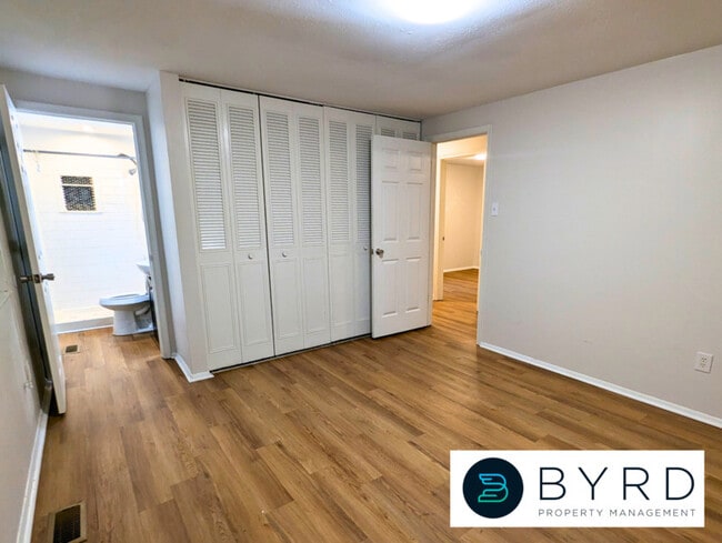 Building Photo - 13300 Farm Crest Ct