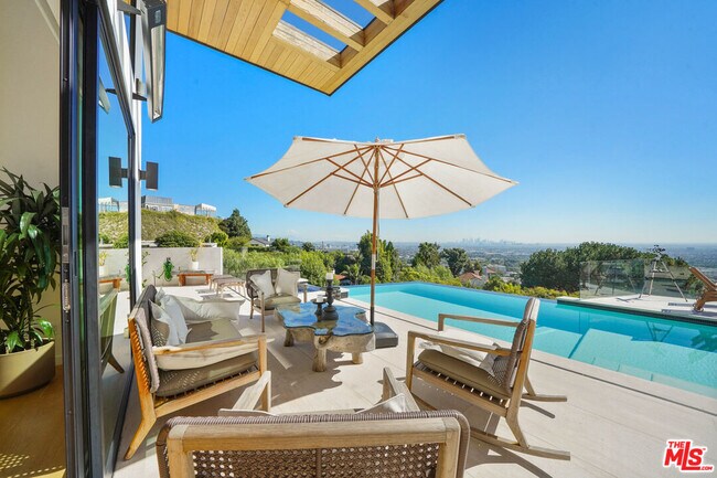 Building Photo - 8242 Hillside Ave