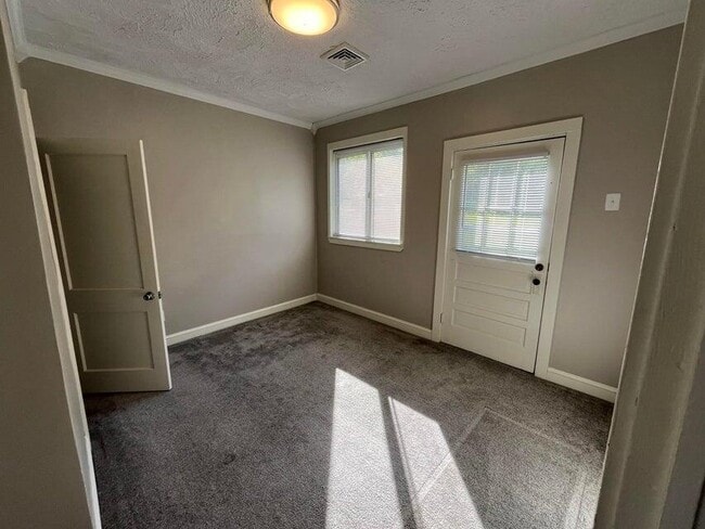 Building Photo - 6075 Lee Hwy