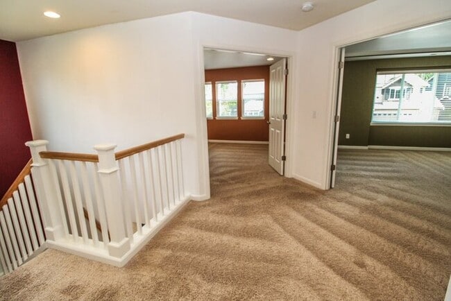 Building Photo - Excellent Snohomish Location. 5bed 3bath 2 Car Garage Sitting on a non through street with very l...
