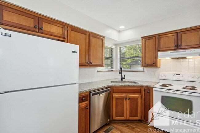 Building Photo - 3 bedroom Townhome in Andover