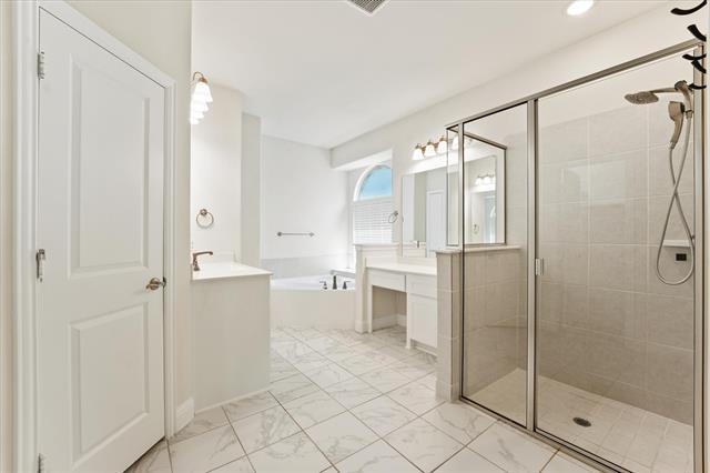 Building Photo - 3009 Lakeshore Dr