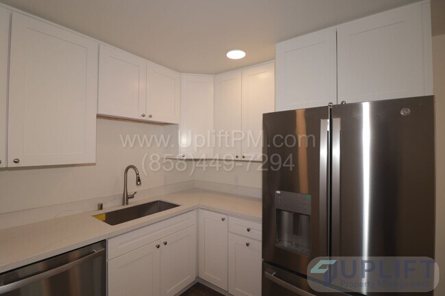 Building Photo - All new 2 bed 1 bath Duplex