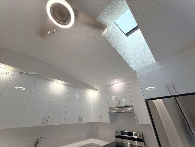 Building Photo - 1439 Captains Walk