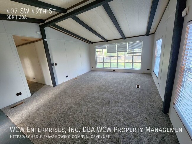 Building Photo - 407 SW 49th St