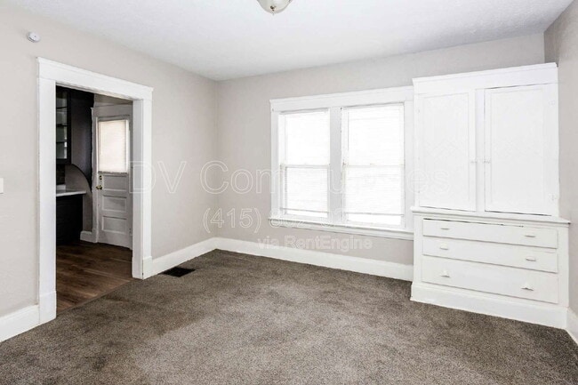 Building Photo - 3390 E 135th St