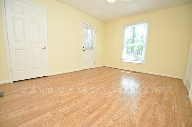 Building Photo - 6104 Deerwood Pl