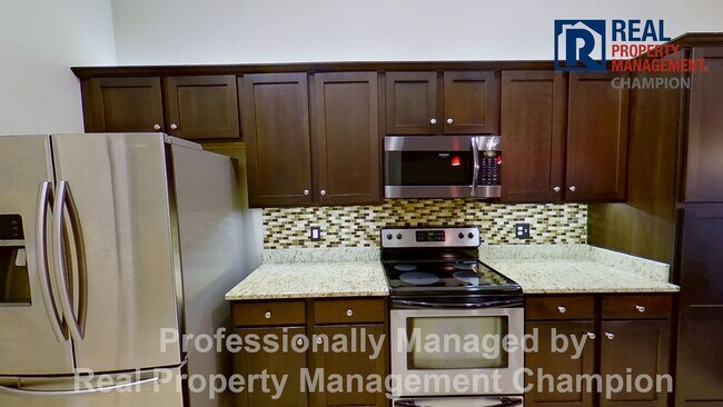 Building Photo - Beautiful home boasts open floorplan, screened porch, and spacious fenced yard