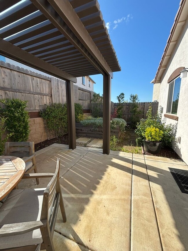 Building Photo - Breathtaking 4/2 Rancho Cordova Model w/TO...