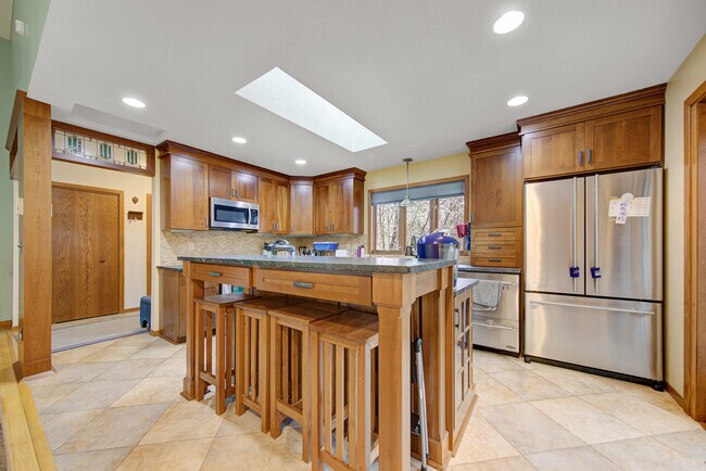 Building Photo - 15 Magnolia Ln N