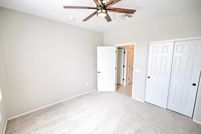 Building Photo - 4 Bedroom with new carpet and new interior paint in Saguaro Trails!