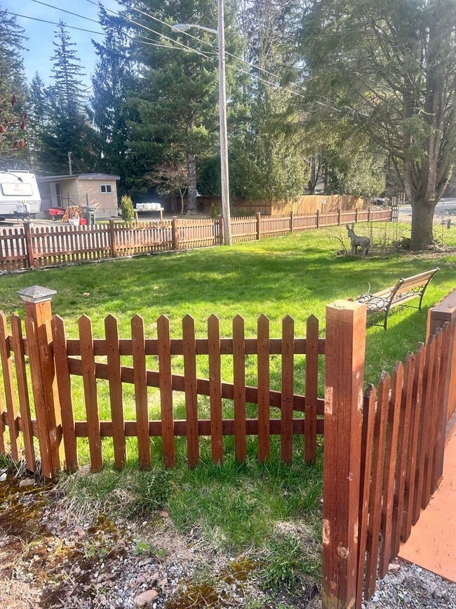 Building Photo - Adorable 2 Bedroom House for Rent in Maple...